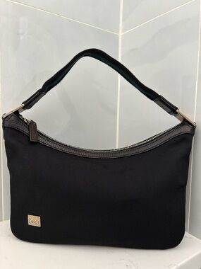 Gucci Black Shoulder Bag in Nylon Canvas with Leather and Metal accents